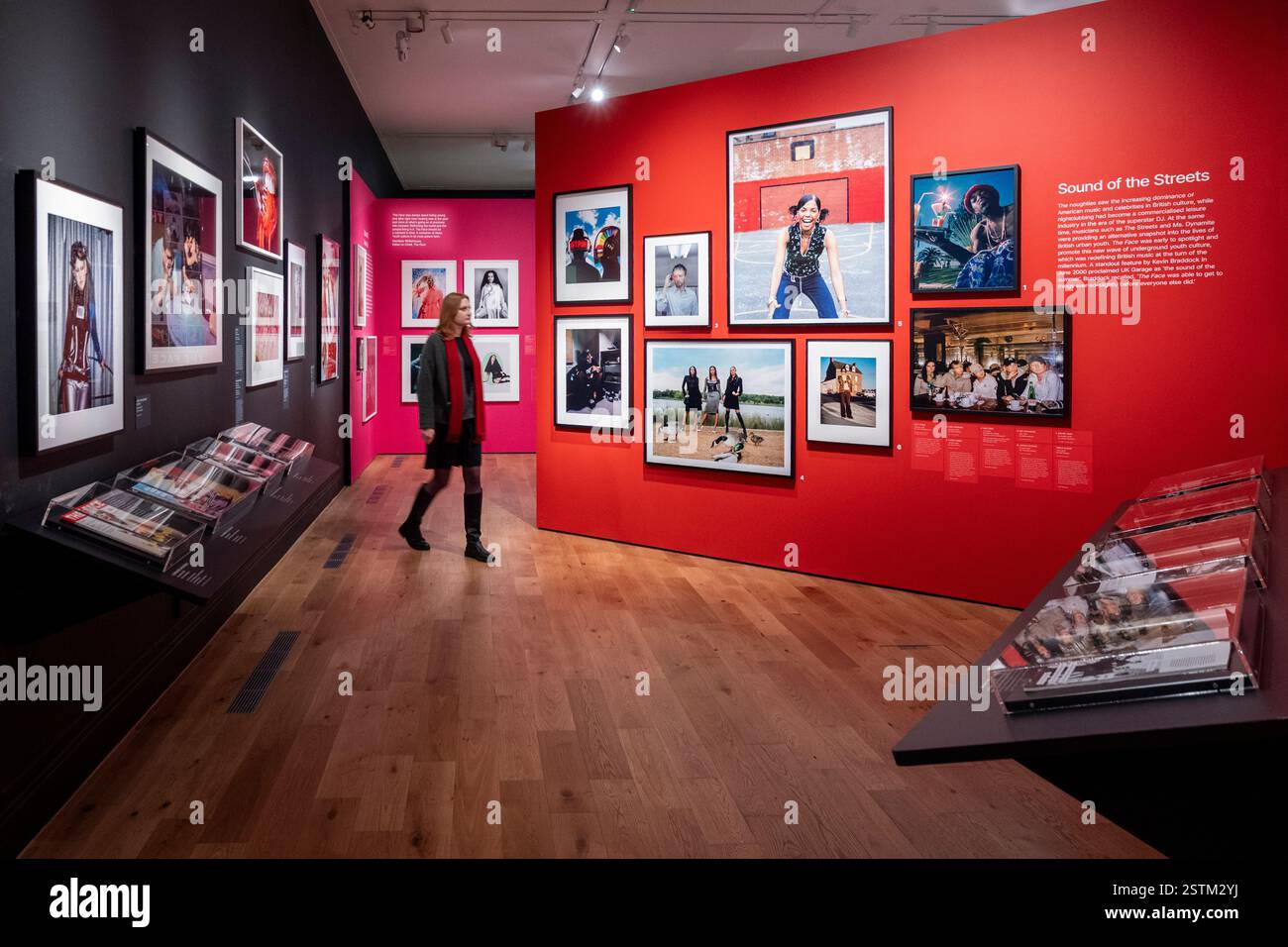 [Usage éditorial exclusif – critique ou critique uniquement] Londres, Royaume-Uni. 19 février 2025. Une vue générale lors d’un aperçu de « The face Magazine : culture Shift » à la National Portrait Gallery. L'exposition célèbre images from the visage, le magazine de culture et de style de la jeunesse qui a fonctionné de 1980 à 2004, et qui a façonné le paysage créatif et culturel en Grande-Bretagne et au-delà. Le spectacle se déroule du 20 février au 18 mai 2025. Credit : Stephen Chung / Alamy Live News Banque D'Images