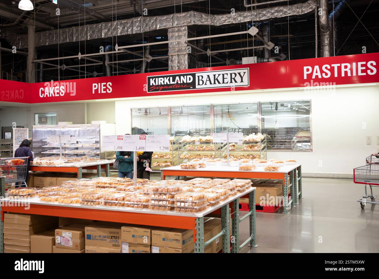 Costco Kirkland Bakery vend des gâteaux, des tartes, du pain et des pâtisseries Banque D'Images