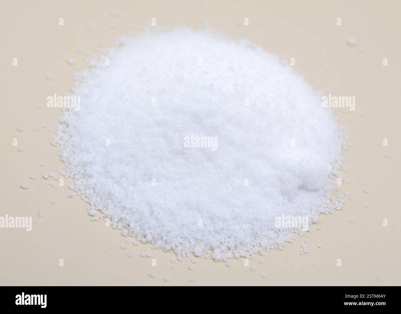 Le chlorure d'ammonium est un composé chimique inorganique dont la formule chimique est NH4Cl Banque D'Images