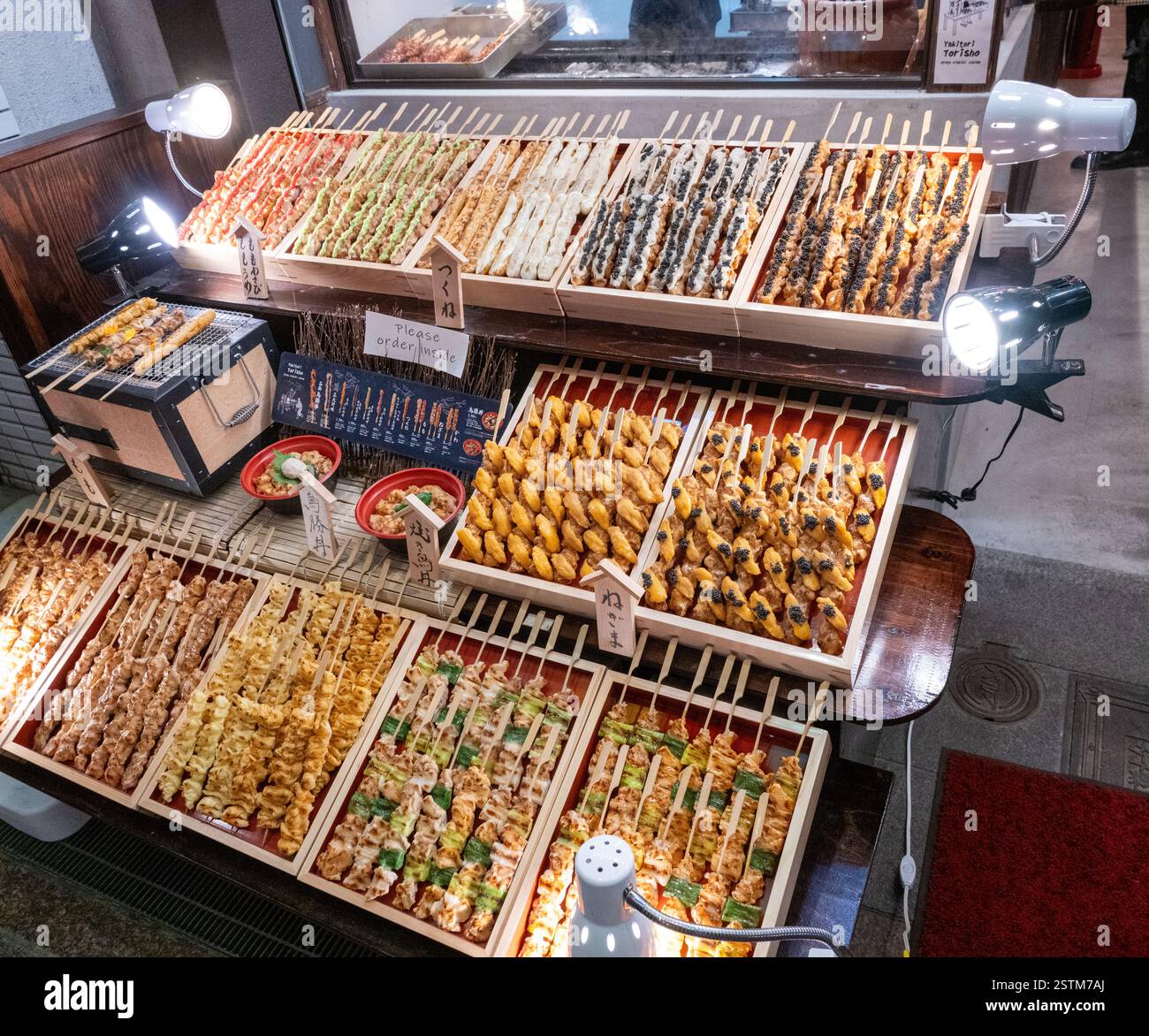 Brochettes de Street Food japonaises, Kyoto, Japon Banque D'Images