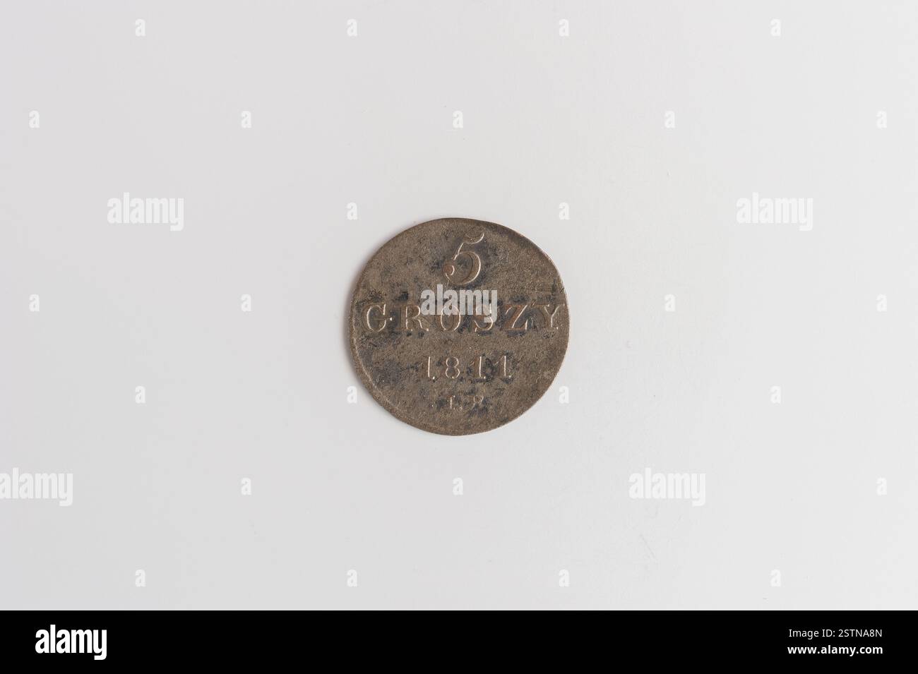 Médaille de 1811 avec les armoiries du Royaume de Saxe et du duché de Varsovie, entourée d'une couronne fermée et d'une couronne de palmiers, avec une inscription au revers. Banque D'Images