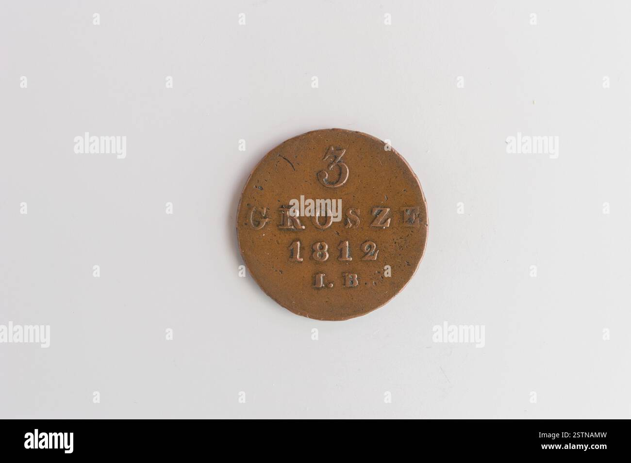 Médaille de 1812 représentant les armoiries du Royaume de Saxe et du duché de Varsovie, entourées d'une couronne fermée et d'une couronne de palmiers, avec une inscription au revers. Banque D'Images