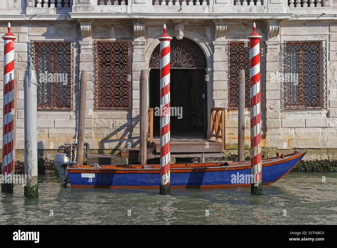 Bateau amarré Banque D'Images