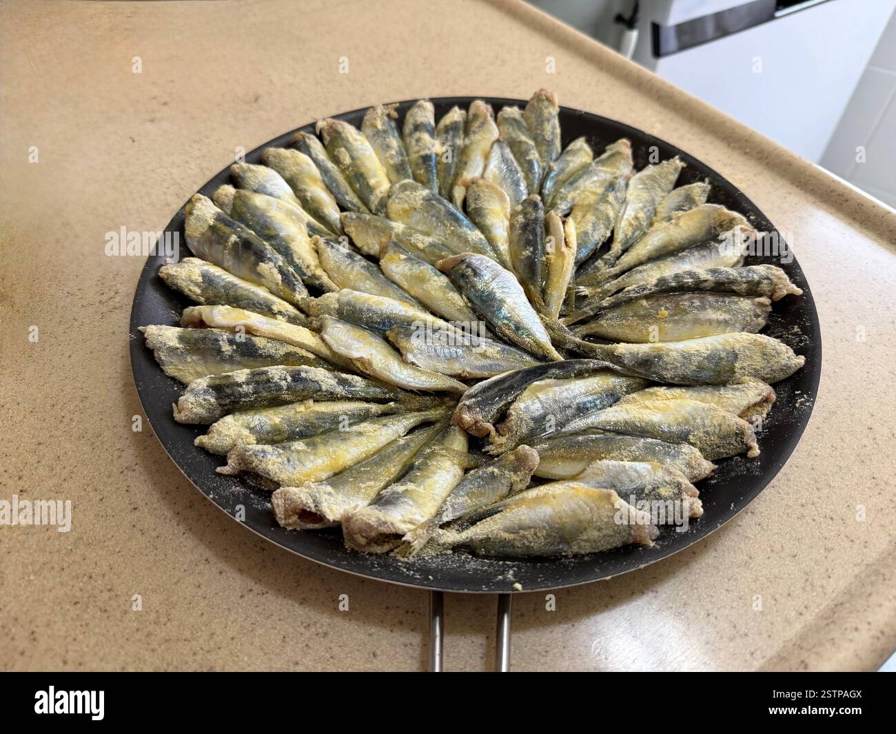 Maquereau frit maison istavrit ou hamsi tava d'anchois Banque D'Images