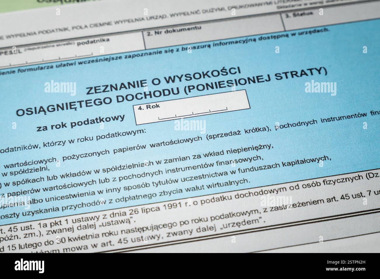 Les formulaires fiscaux polonais détaillés affichent des informations sur les revenus, les revenus et les rapports financiers pour les déclarations annuelles de revenus. Banque D'Images