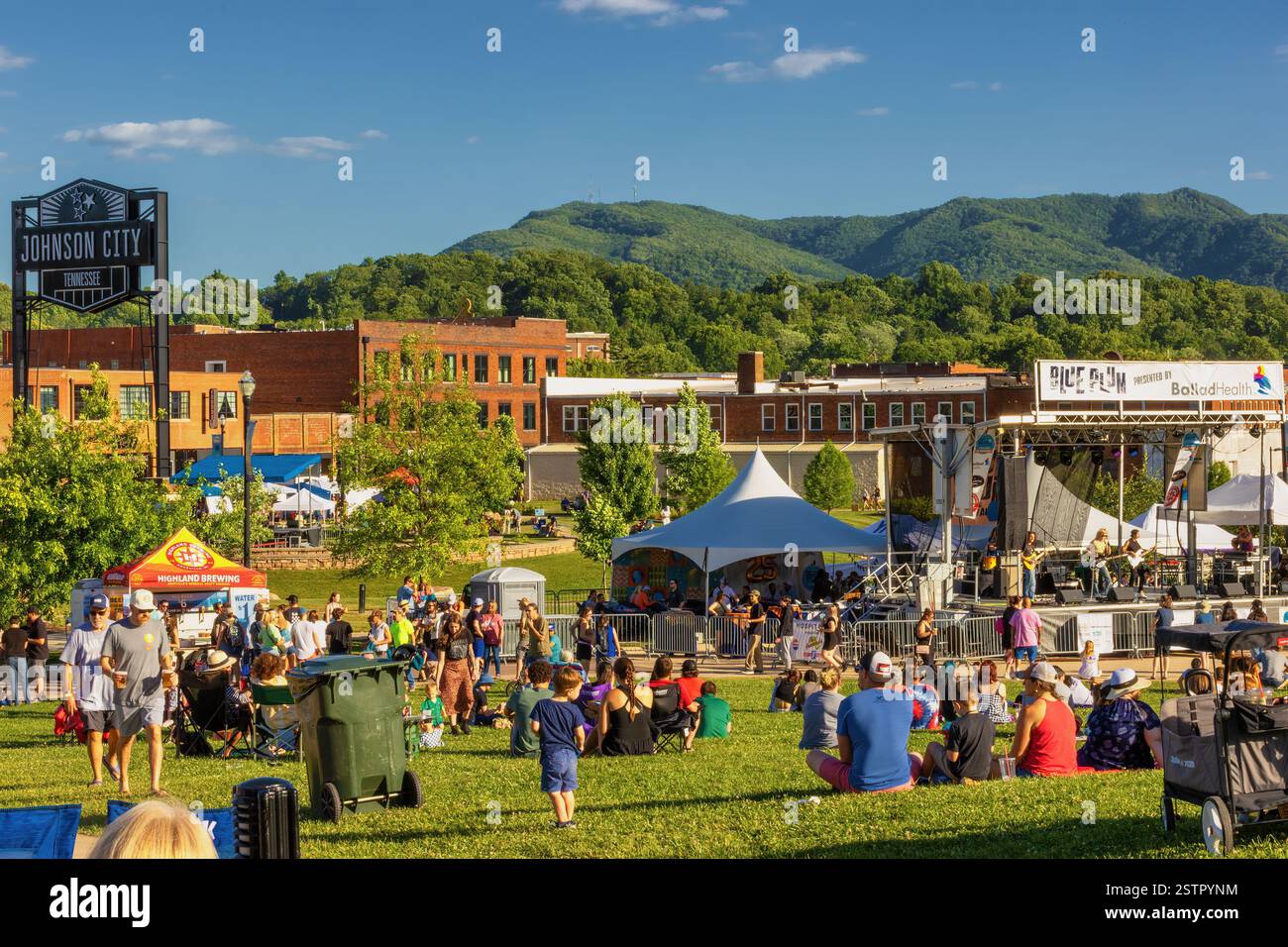 Johnson City, Tennessee, États-Unis - 7 juin 2024 : Festival annuel de la prune tenu dans le centre-ville de Johnson City, Tennessee. Banque D'Images