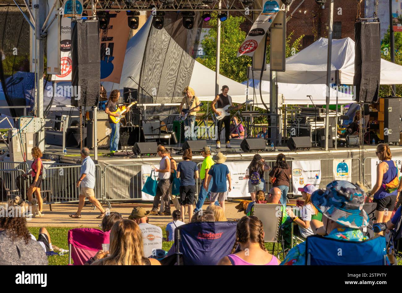 Johnson City, Tennessee, États-Unis - 7 juin 2024 : Festival annuel de la prune tenu dans le centre-ville de Johnson City, Tennessee. Banque D'Images