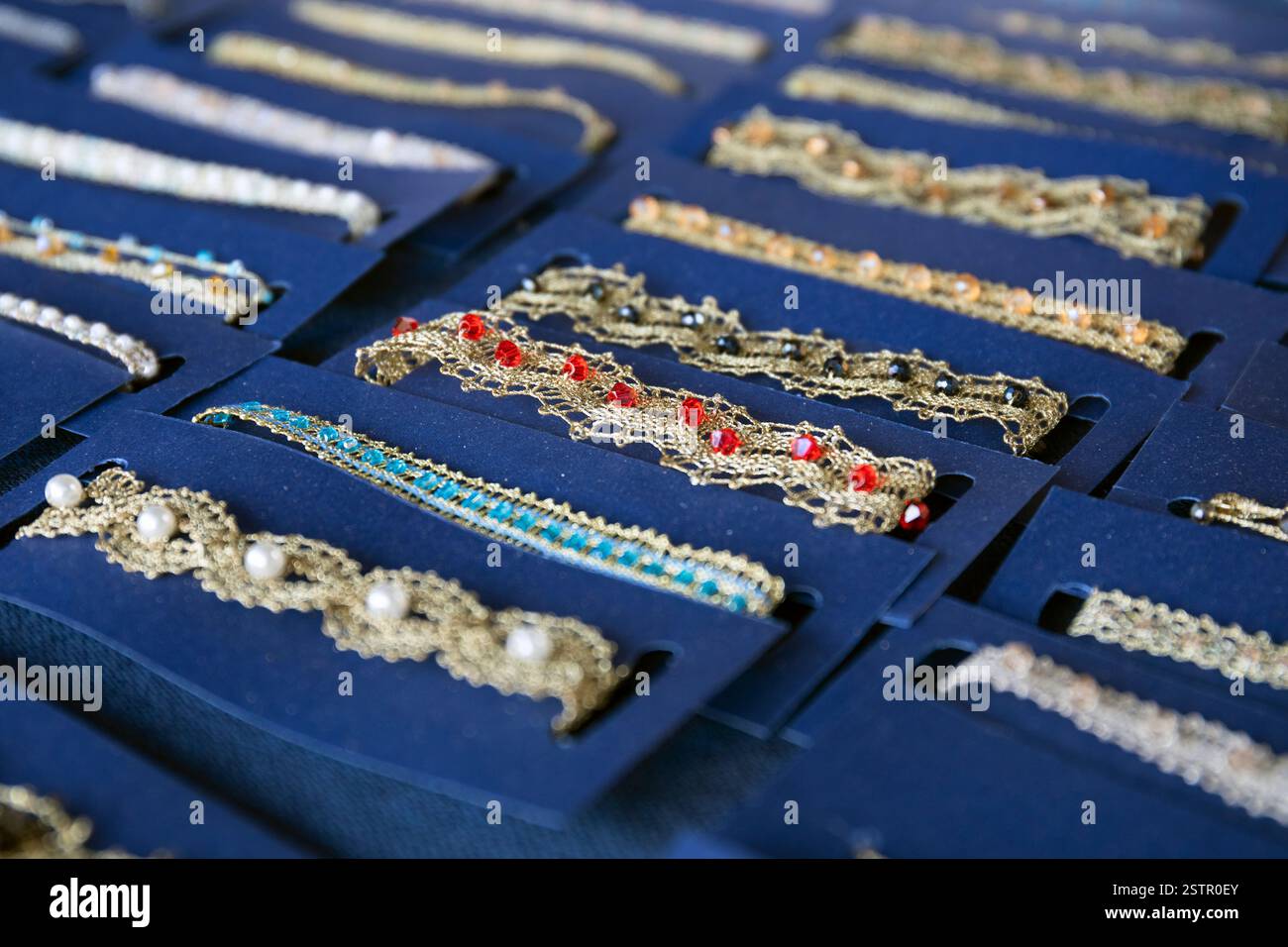 Portugal, région d'Oeste, Peniche, exposition de dentelle de style croate au salon Renda Bilros (fabrication de dentelle Bobbin) en juillet 2024 Banque D'Images