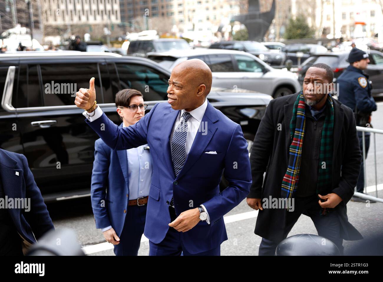 New York, États-Unis. 19 février 2025. Le maire de New York, Eric Adams, arrive à la Cour fédérale le mercredi 19 février 2025 à New York. Le juge fédéral Dale E. Ho envisagera de rejeter l'affaire de corruption contre Adams. Photo de Peter Foley/UPI crédit : UPI/Alamy Live News Banque D'Images