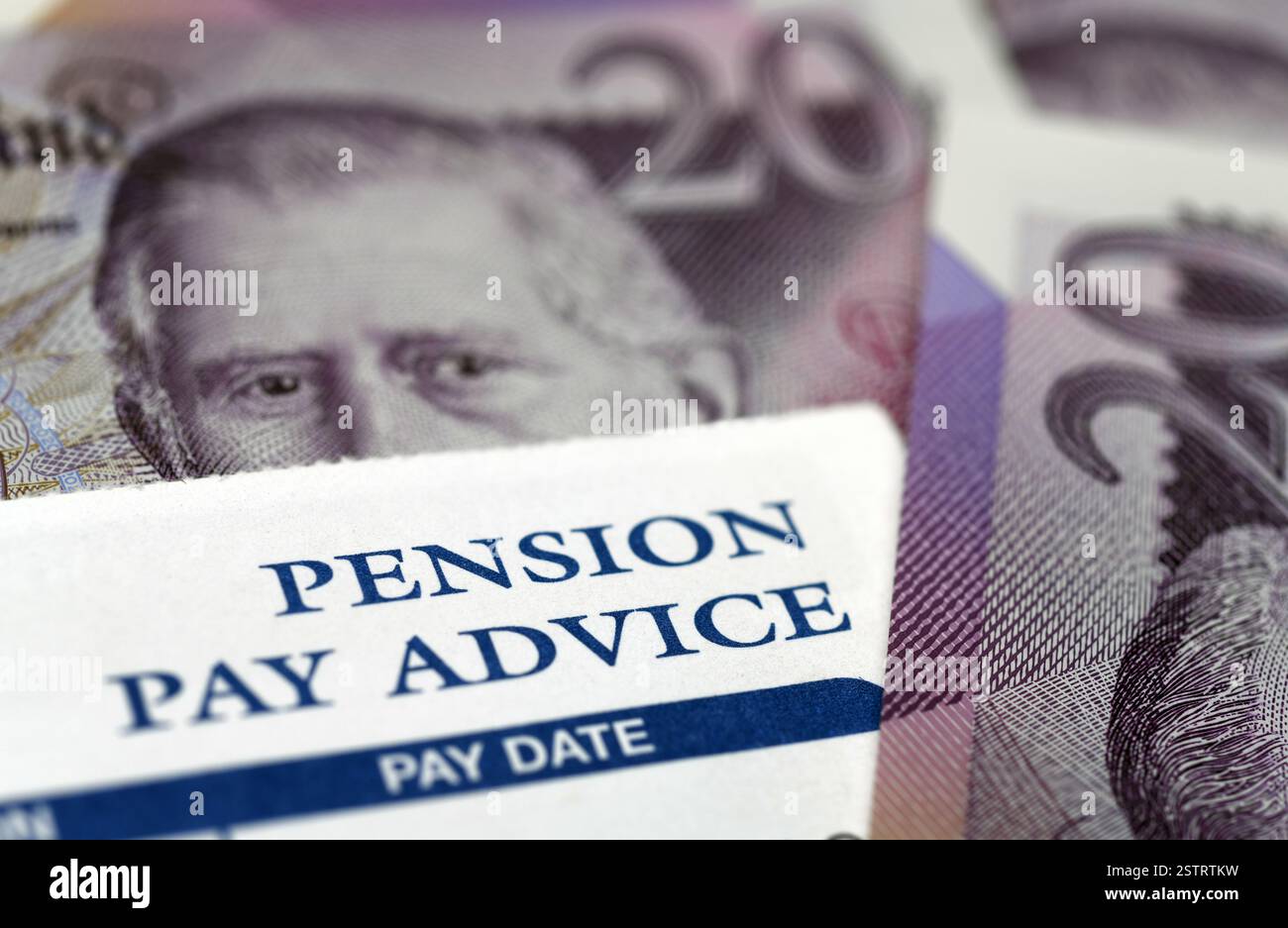 CONSEILS SUR LE SALAIRE DES RETRAITES AVEC BRITISH MONEY RE RETRAITE VIEILLESSE ÉPARGNE PENSIONS ETC UK Banque D'Images