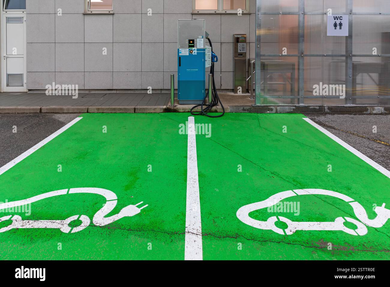 Deux places de stationnement pour véhicules électriques Banque D'Images