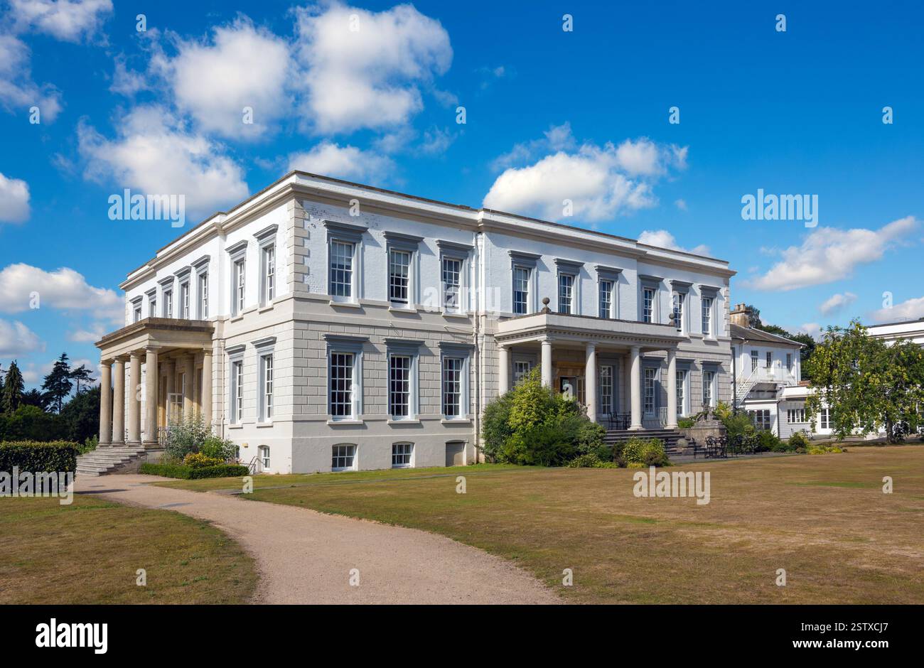 Buxted Park Country House Hôtel dans la forêt d'Ashdown près d'Uckfield par une journée ensoleillée de juillet avec un ciel bleu au-dessus, East Sussex, Angleterre, Royaume-Uni Banque D'Images