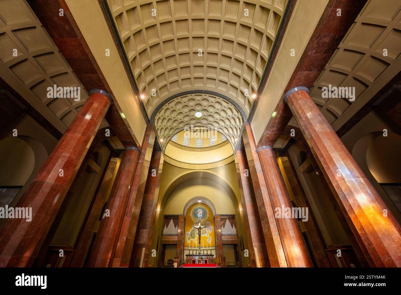 Udine, Italie. Vue intérieure de l'église de divers Nicolas, partie du temple ossuaire (tempio ossario). Mémorial des victimes de la première Guerre mondiale, Friuli Venezia Giulia. Banque D'Images