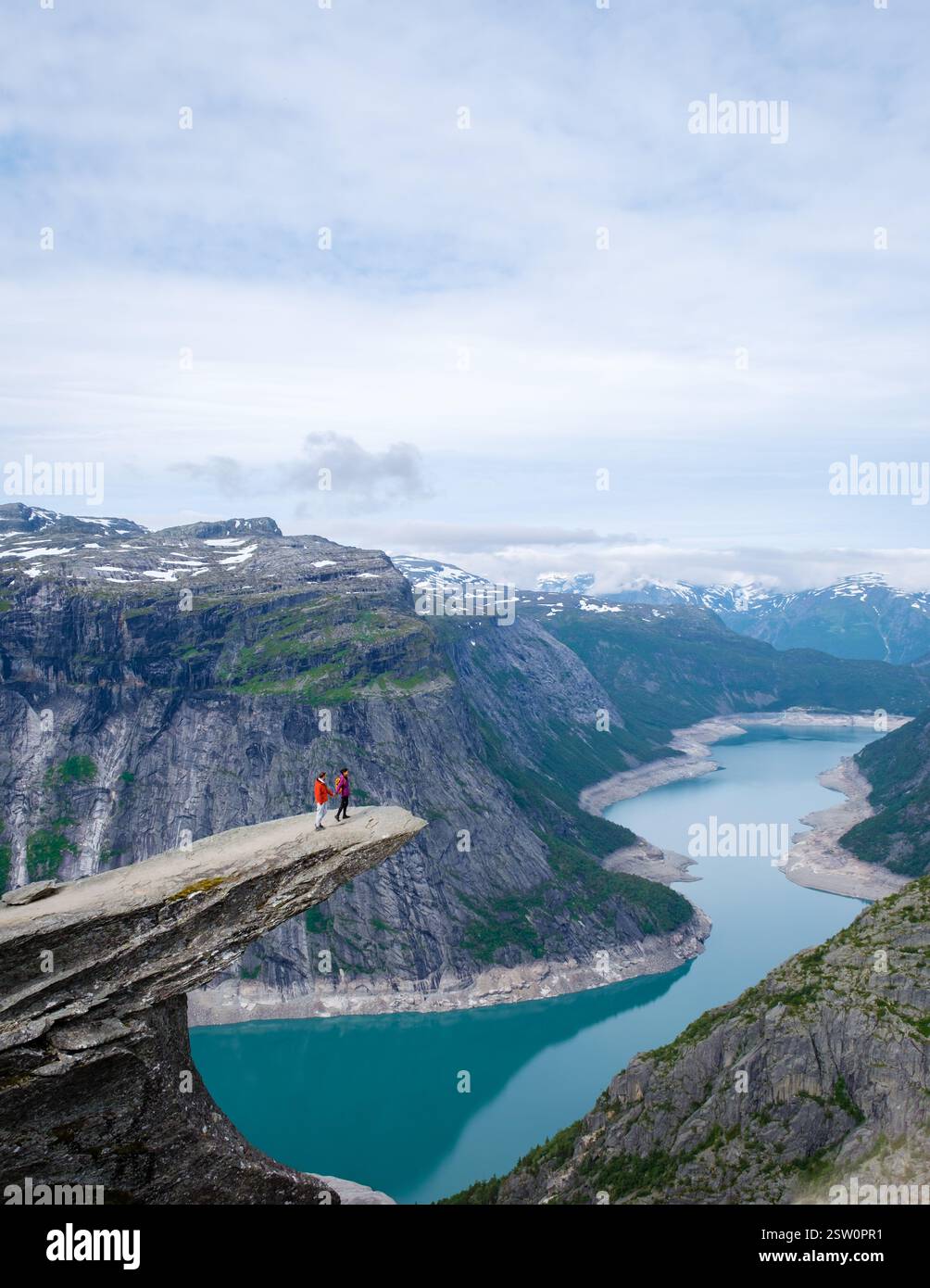 Trolltunga, Norvège Cliffside aventure en Norvège Banque D'Images