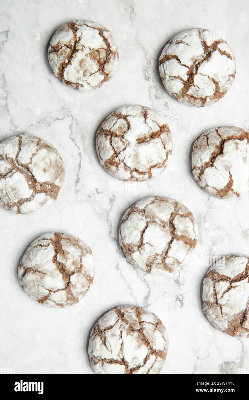 Biscuits au chocolat rustiques Cool Whip avec sucre en poudre Banque D'Images