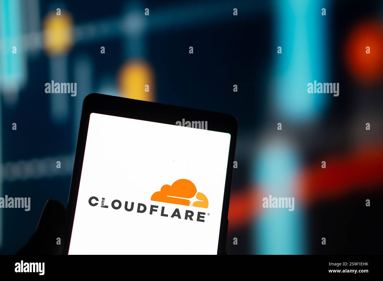 Dhaka, Bangladesh- 05 août 2024 : le logo Cloudflare est affiché sur le smartphone. Cloudflare est une société de technologie basée aux États-Unis offrant un site Web Banque D'Images