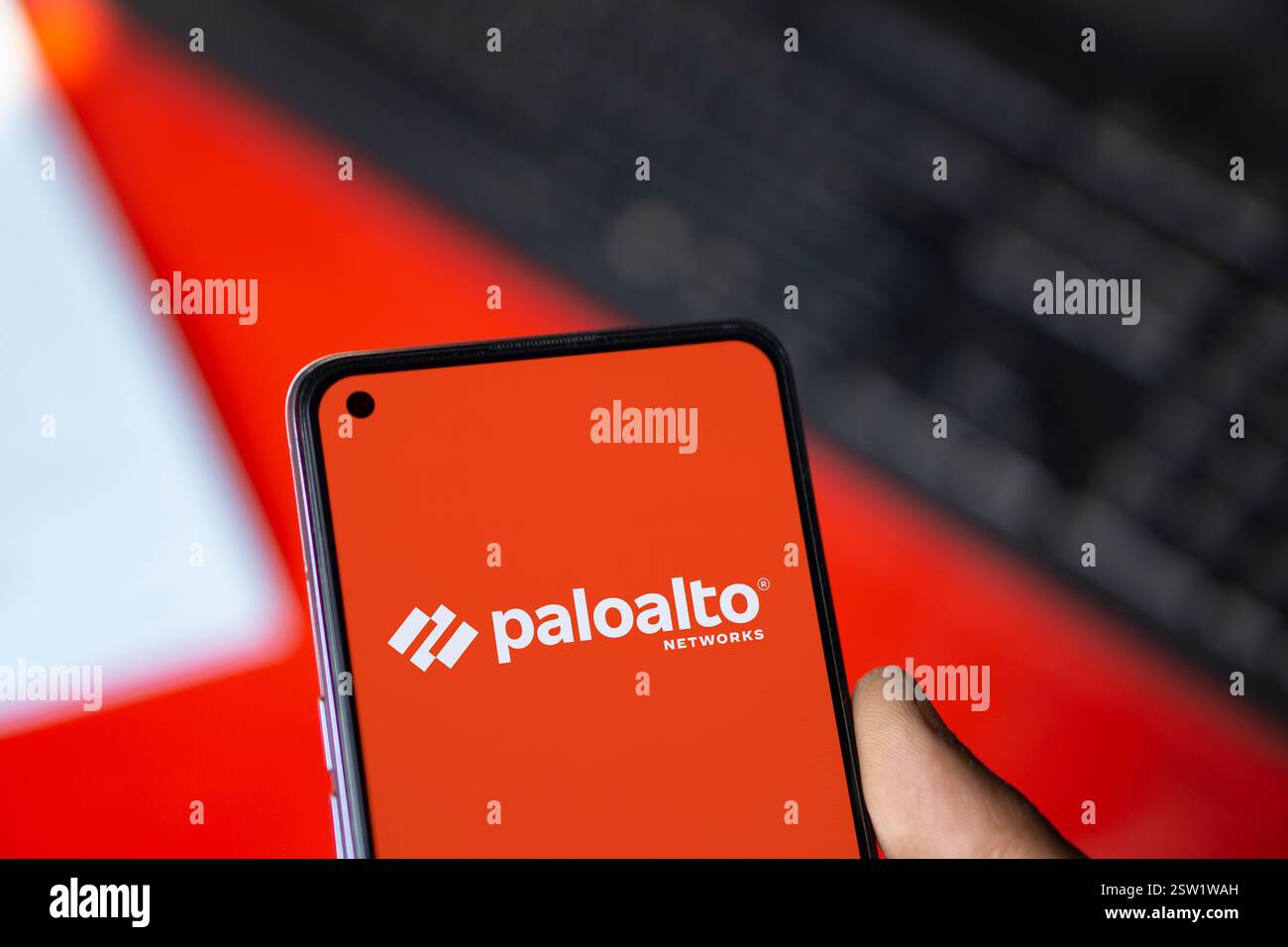 Dhaka, Bangladesh- 07 août 2024 : le logo Palo Alto Networks est affiché sur le smartphone. Palo Alto Networks est un leade de cybersécurité Banque D'Images