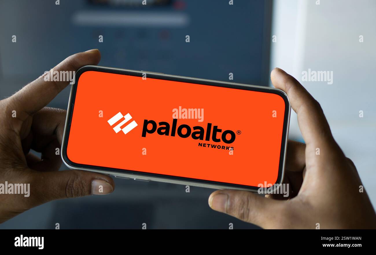 Dhaka, Bangladesh- 07 août 2024 : le logo Palo Alto Networks est affiché sur le smartphone. Palo Alto Networks est un leade de cybersécurité Banque D'Images