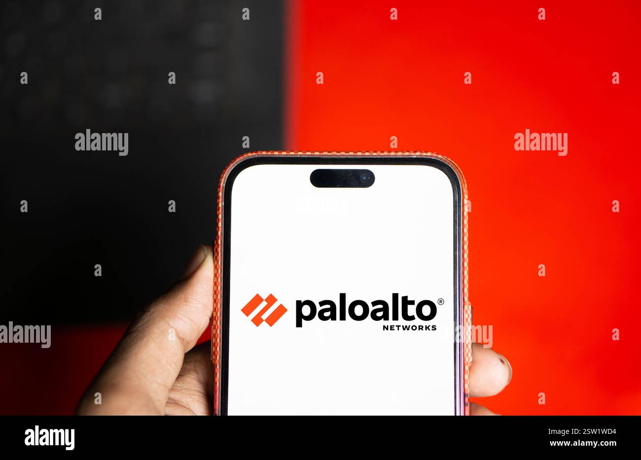 Dhaka, Bangladesh- 07 août 2024 : le logo Palo Alto Networks est affiché sur le smartphone. Palo Alto Networks est un leade de cybersécurité Banque D'Images