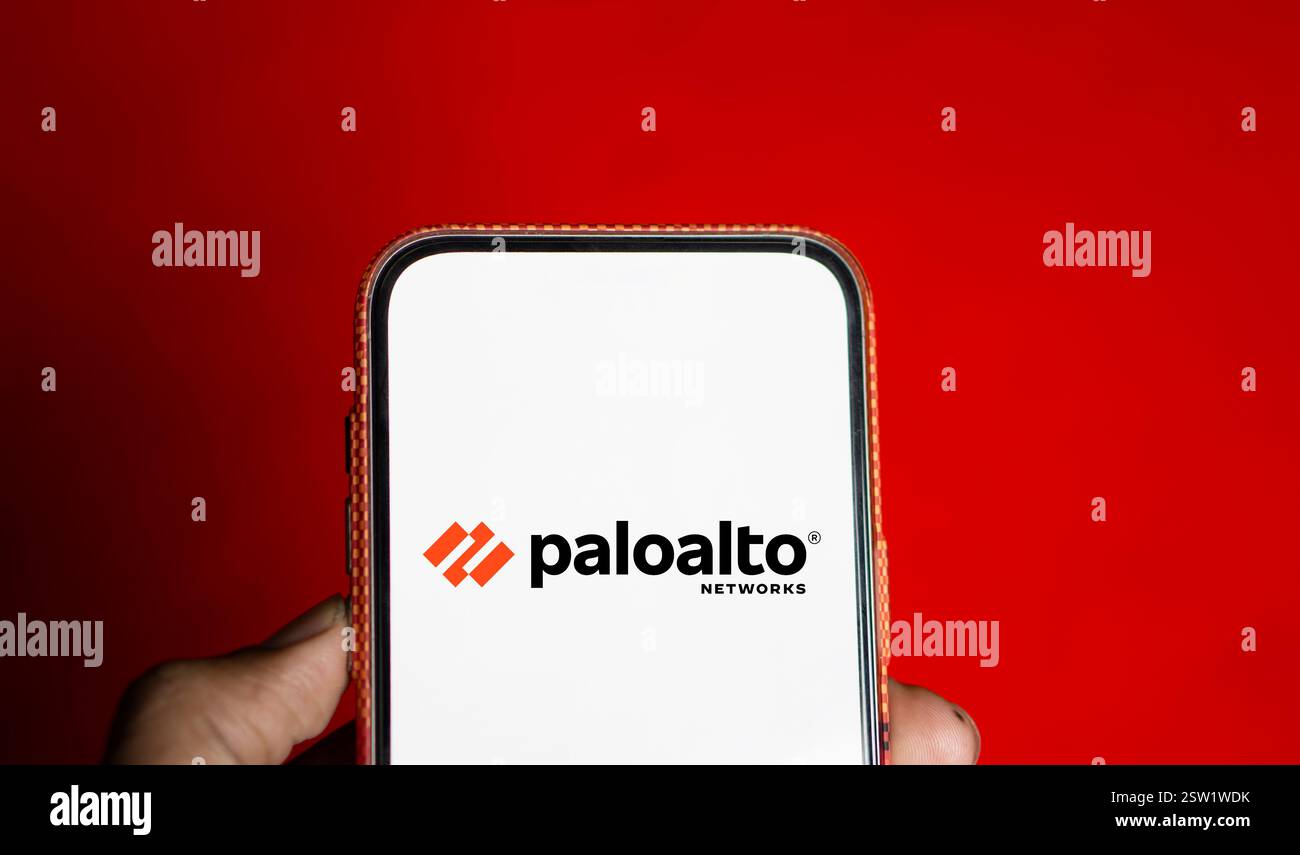 Dhaka, Bangladesh- 07 août 2024 : le logo Palo Alto Networks est affiché sur le smartphone. Palo Alto Networks est un leade de cybersécurité Banque D'Images