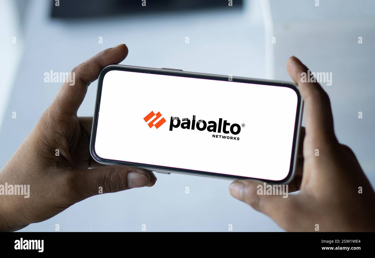 Dhaka, Bangladesh- 07 août 2024 : le logo Palo Alto Networks est affiché sur le smartphone. Palo Alto Networks est un leade de cybersécurité Banque D'Images