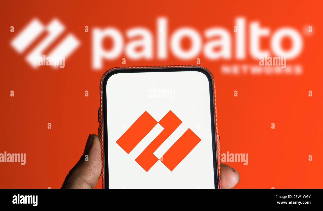 Dhaka, Bangladesh- 07 août 2024 : le logo Palo Alto Networks est affiché sur le smartphone. Palo Alto Networks est un leade de cybersécurité Banque D'Images