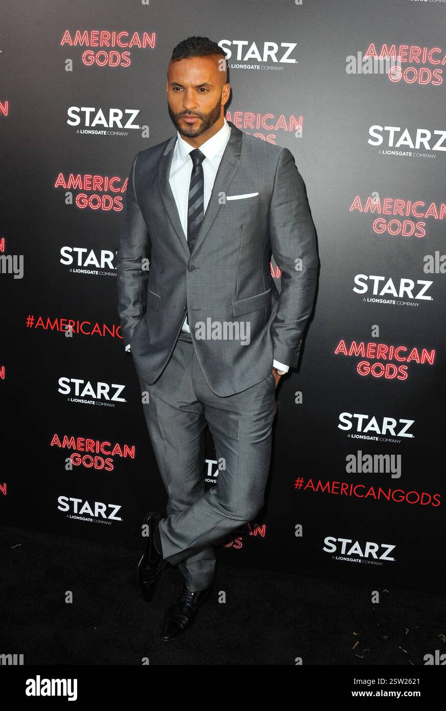 Ricky Whittle arrivant à la première de 'American Gods' au Cinerama Dome ArcLight Cinemas le 20 avril 2017 à Hollywood, Californie Banque D'Images