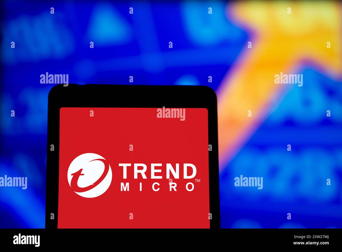Dhaka, Bangladesh- 09 août 2024 : le logo Trend Micro Inc. est affiché sur le smartphone. Trend Micro Inc â est un cyb américain-JapaneseÂ Banque D'Images