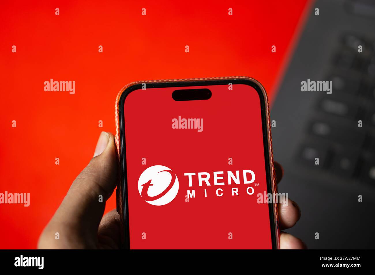 Dhaka, Bangladesh- 09 août 2024 : le logo Trend Micro Inc. est affiché sur le smartphone. Trend Micro Inc â est un cyb américain-JapaneseÂ Banque D'Images