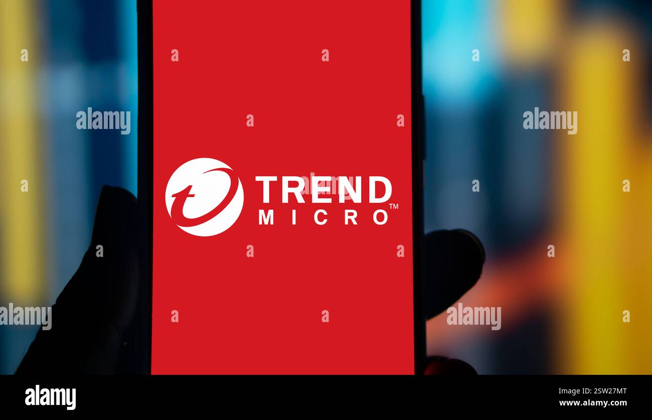 Dhaka, Bangladesh- 09 août 2024 : le logo Trend Micro Inc. est affiché sur le smartphone. Trend Micro Inc â est un cyb américain-JapaneseÂ Banque D'Images