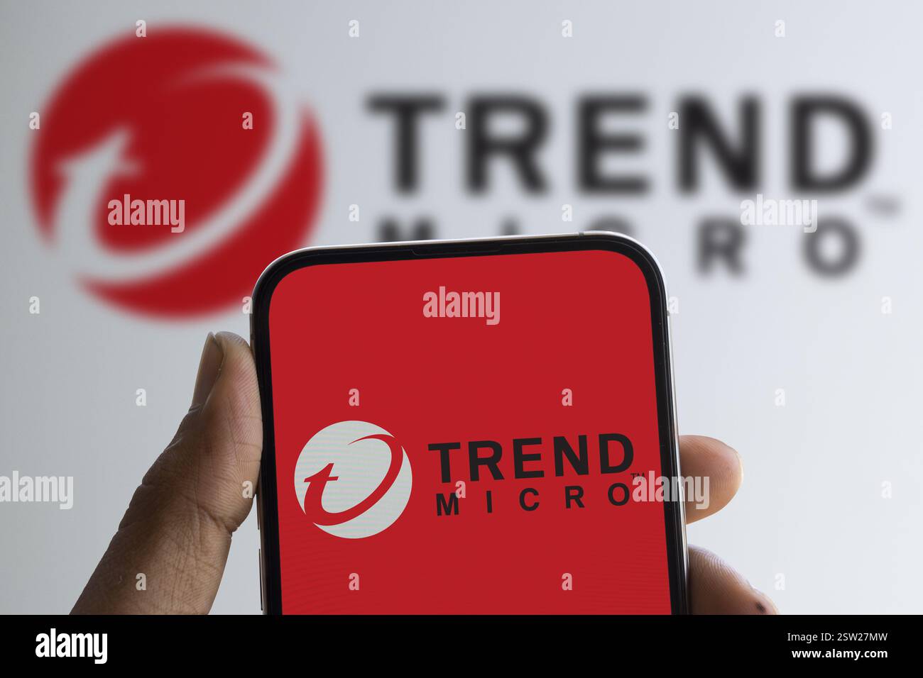 Dhaka, Bangladesh- 09 août 2024 : le logo Trend Micro Inc. est affiché sur le smartphone. Trend Micro Inc â est un cyb américain-JapaneseÂ Banque D'Images