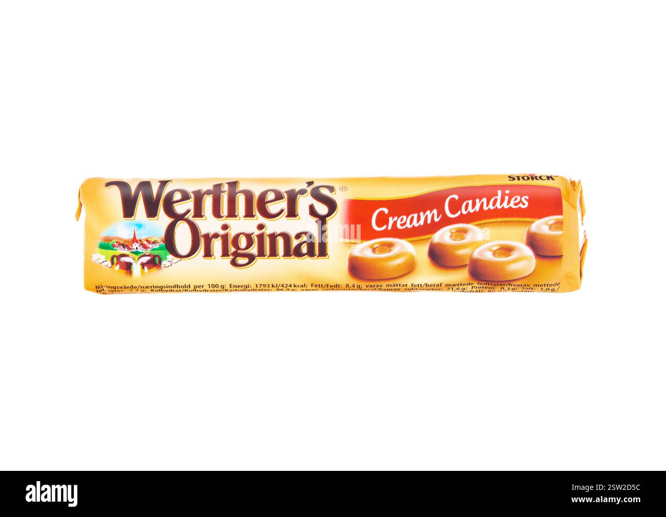 LONDRES, Royaume-Uni - 16 JANVIER 2025 : bonbons originaux au beurre de caramel de Werther sur blanc. Banque D'Images