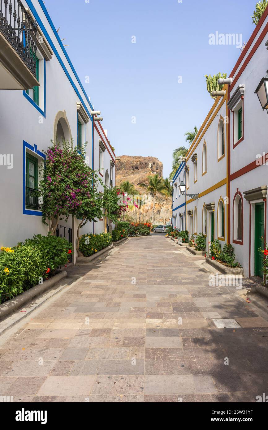 Une belle ruelle à Puerto de Mogan. Gran Canaria. Îles Canaries. Espagne. Banque D'Images