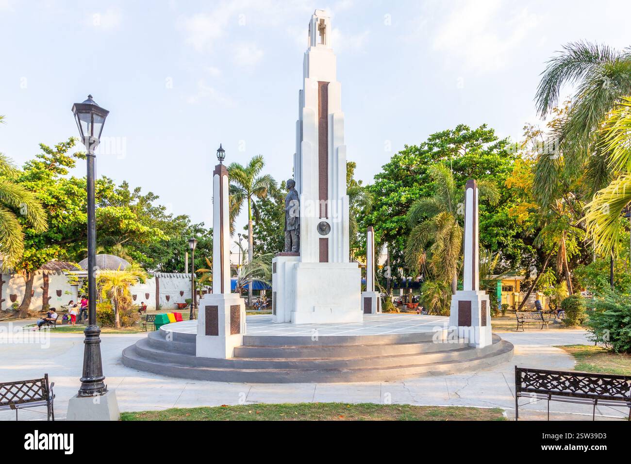 Le monument Rizal de style Art déco se dresse bien en vue sur la place Lingayen à Pangasinan, aux Philippines, honorant le héros national Banque D'Images