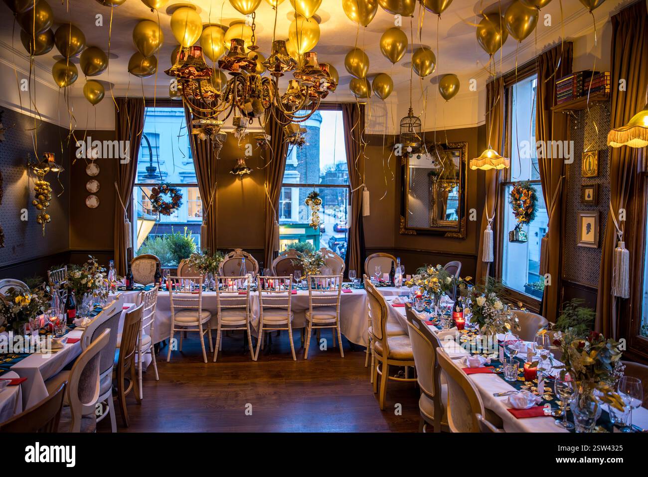 Chambre Primrose décorée pour une fête de mariage au Princess of Wales Pub Banque D'Images