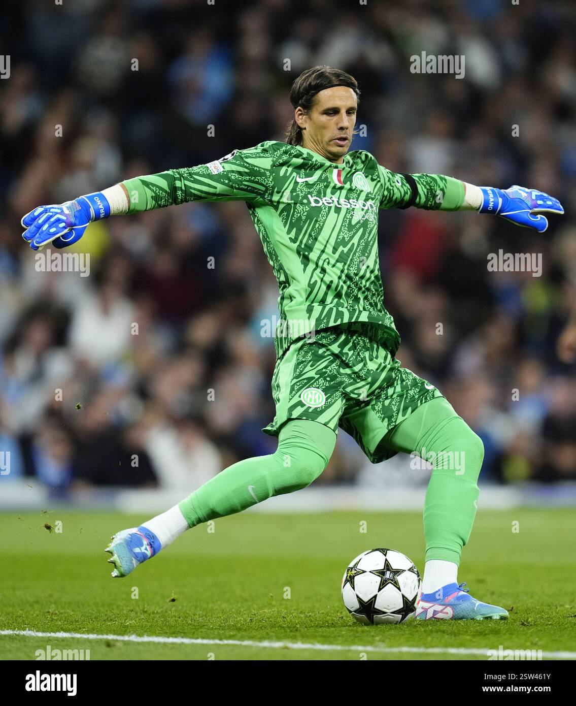 Photo du dossier datée du 18-09-2024 du gardien de but de l'Inter Milan Yann Sommer qui fait face à un sort sur la touche après avoir souffert d'une fracture du pouce. Date d'émission : jeudi 20 février 2025. Banque D'Images Photo du dossier datée du 18-09-2024 du gardien de but de l'Inter Milan Yann Sommer qui fait face à un sort sur la touche après avoir souffert d'une fracture du pouce. Date d'émission : jeudi 20 février 2025. Banque D'Images