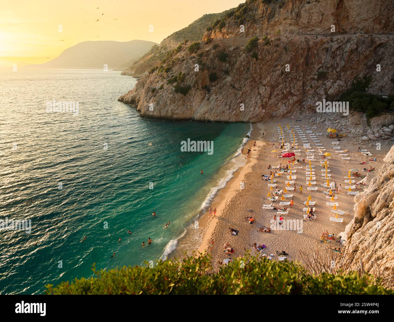 Plage de Kaputas en fin de journée. Vue calme sur la plage de Kaputas par une chaude journée. Près de Kas et de la ville de Kalkan. Les salils les plus célèbres d'Antalya. Pays Turquie Banque D'Images