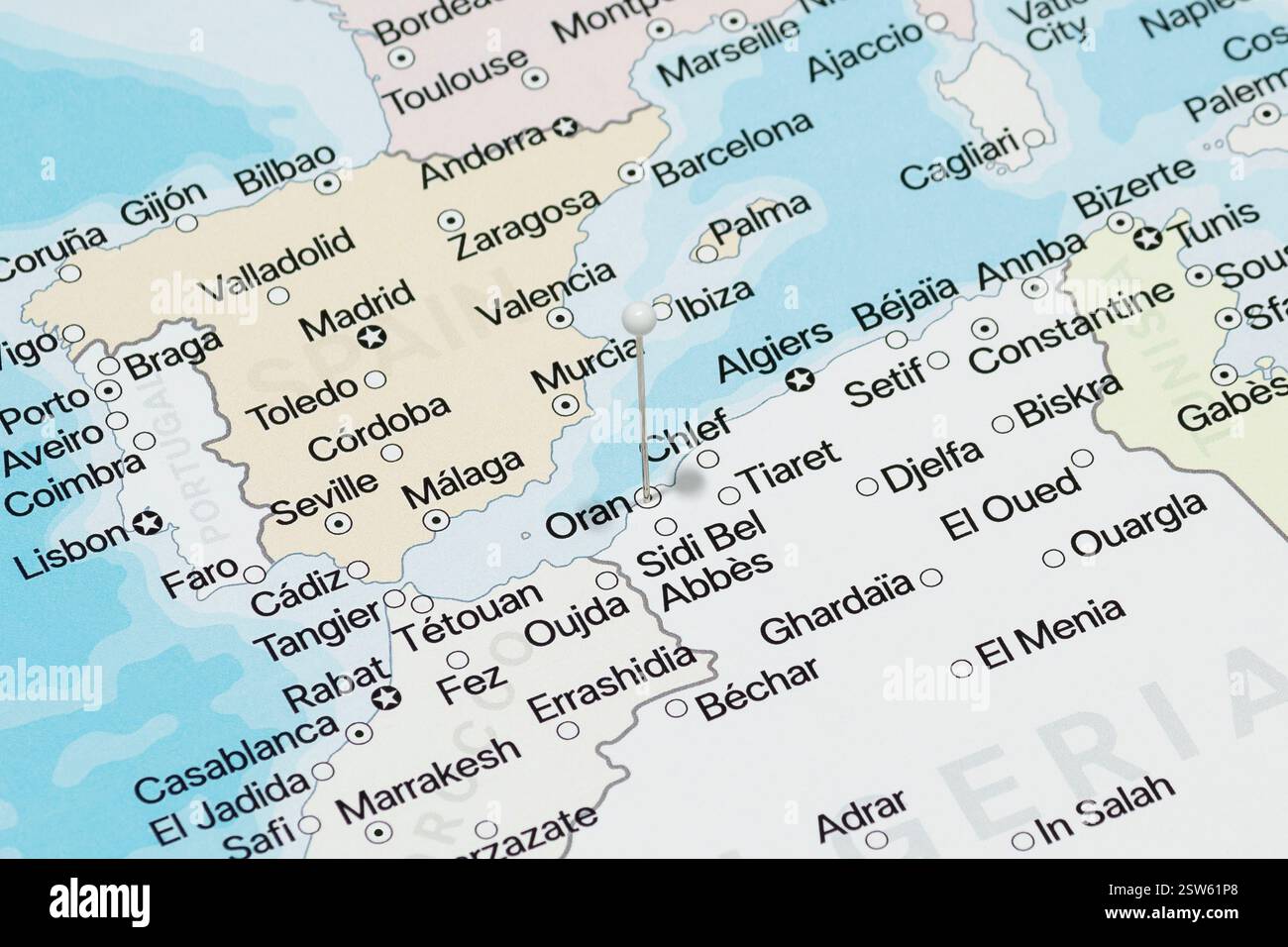 aiguille blanche dans la ville d'oran de la carte politique de l'algérie Banque D'Images