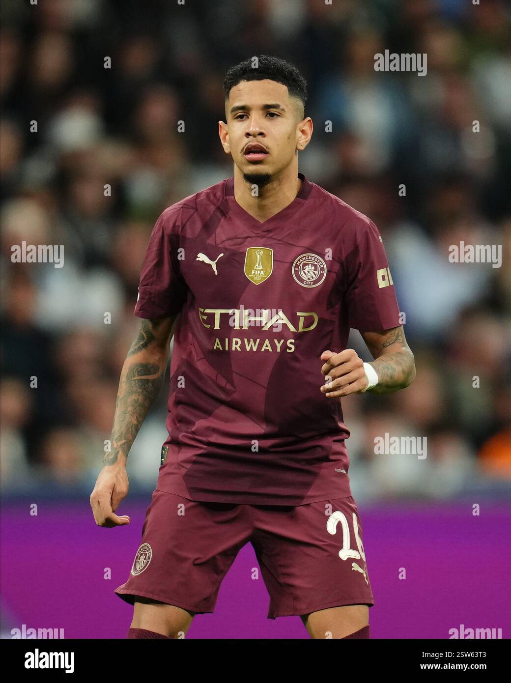 Madrid, Espagne. 19 février 2025. Savinho de Manchester City lors du match de l'UEFA Champions League, match de deuxième manche entre le Real Madrid et Manchester City joué au stade Santiago Bernabeu le 19 février 2025 à Madrid en Espagne. (Photo de Bagu Blanco/PRESSINPHOTO) crédit : AGENCE SPORTIVE PRESSINPHOTO/Alamy Live News Banque D'Images