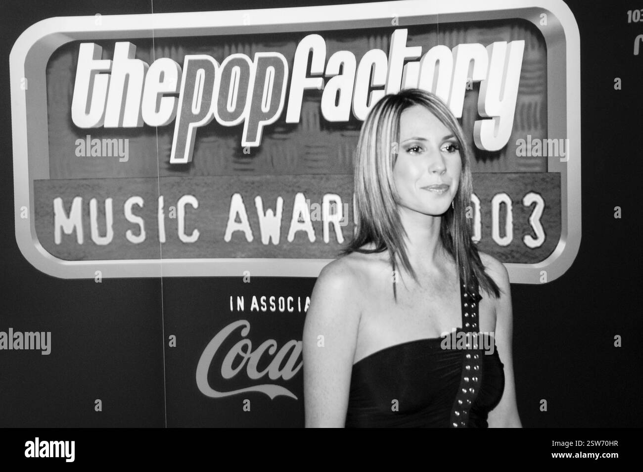 Alex Jones, présentateur de télévision aux Popfactory Awards à Porth, pays de Galles, Royaume-Uni, le 24 octobre 2003. Photographie : ROB WATKINS Banque D'Images