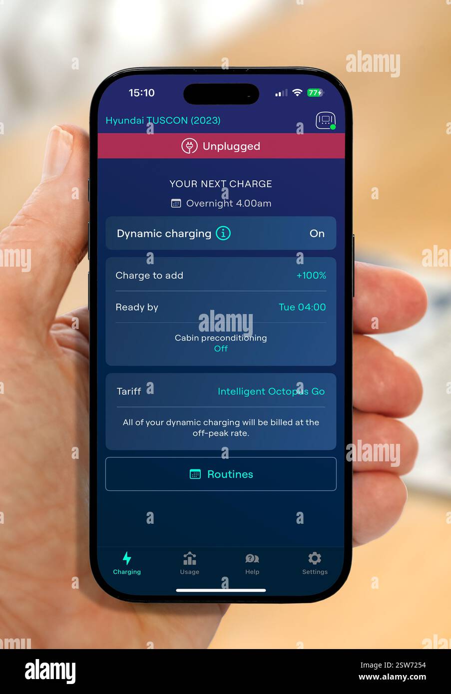 Utilisation de l'application de charge Ohme EV sur un iPhone 16 plus Banque D'Images