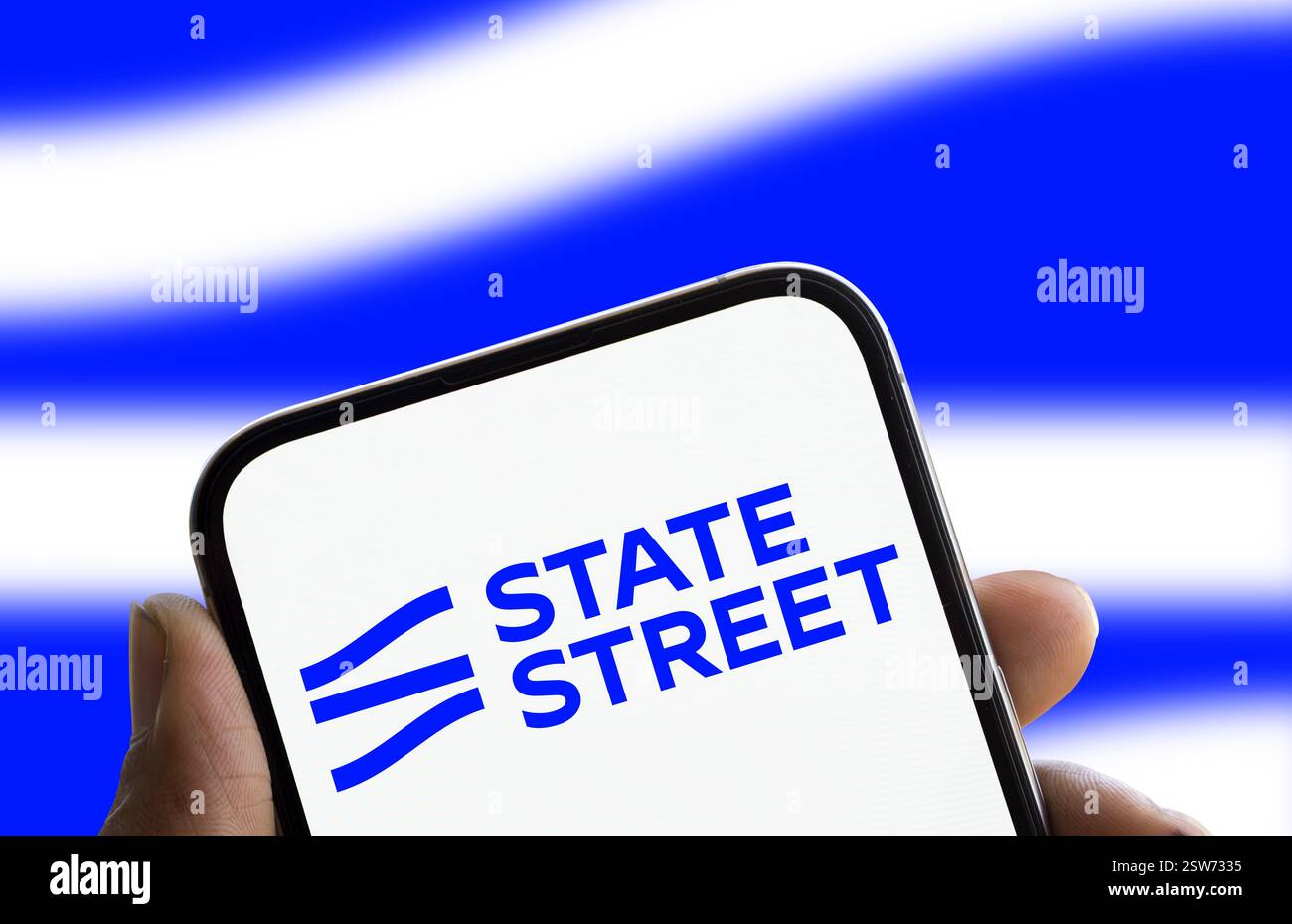 Dhaka, Bangladesh- 10 octobre 2024 : le logo de State Street Corporation est affiché sur le smartphone. Banque D'Images Dhaka, Bangladesh- 10 octobre 2024 : le logo de State Street Corporation est affiché sur le smartphone. Banque D'Images