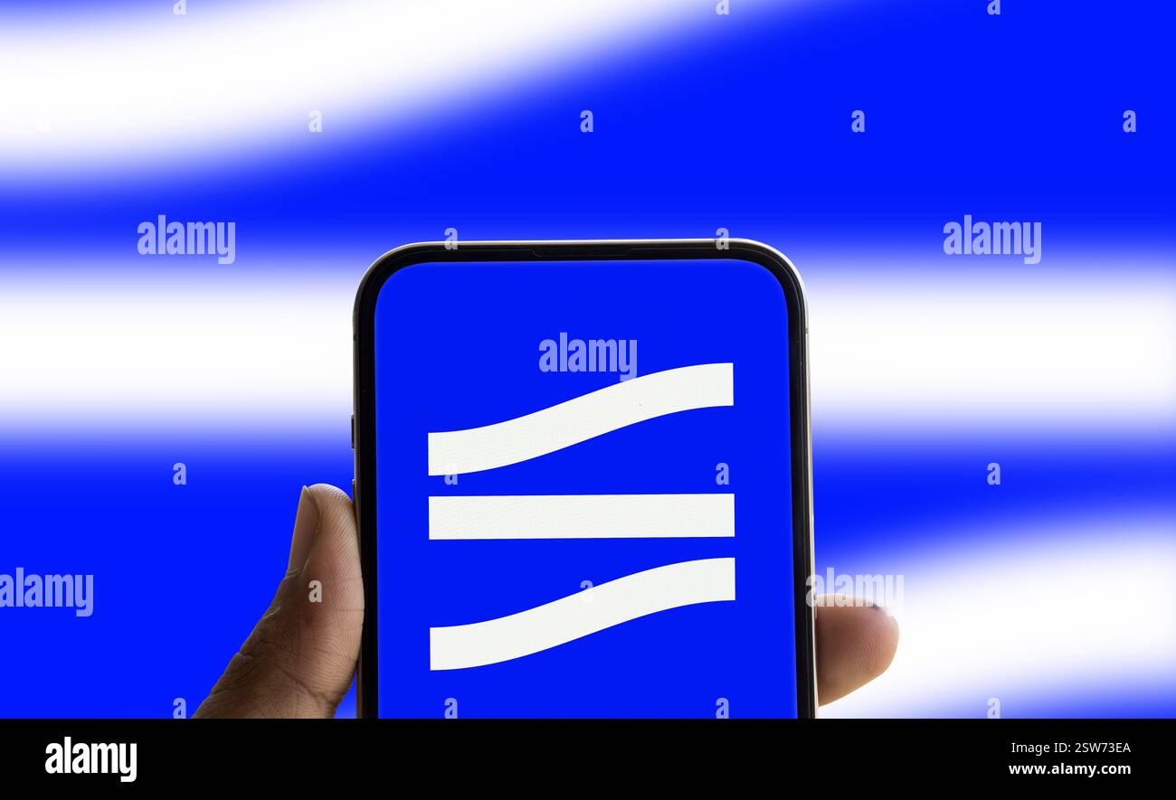 Dhaka, Bangladesh- 10 octobre 2024 : le logo de State Street Corporation est affiché sur le smartphone. Banque D'Images Dhaka, Bangladesh- 10 octobre 2024 : le logo de State Street Corporation est affiché sur le smartphone. Banque D'Images