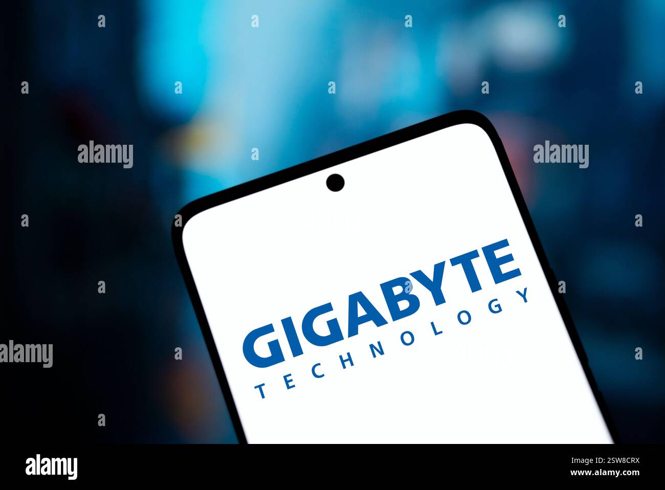Dhaka, Bangladesh- 24 Oct 2024 : le logo GIGABYTE est affiché sur le smartphone. Banque D'Images