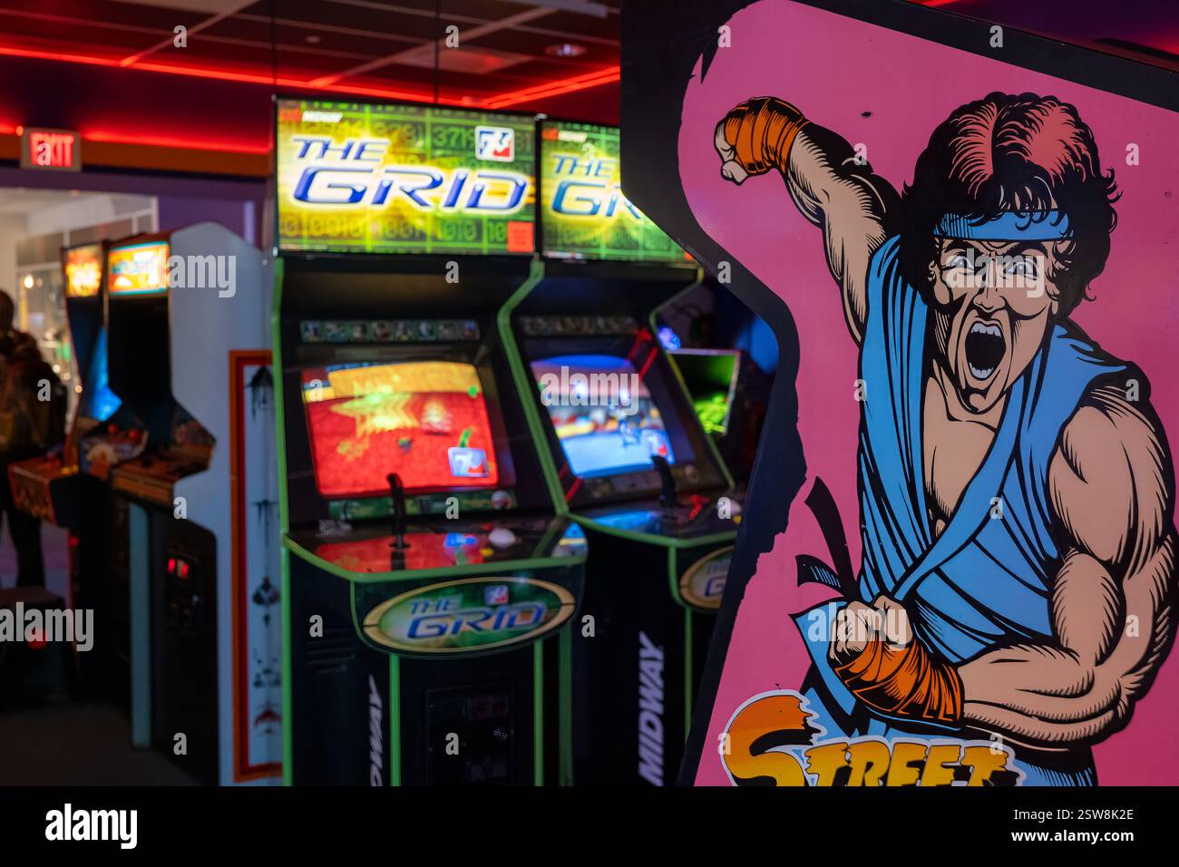 Rochester, New York, États-Unis - 6,2024 : rangées de jeux d'arcade au Strong National Museum of Play Banque D'Images