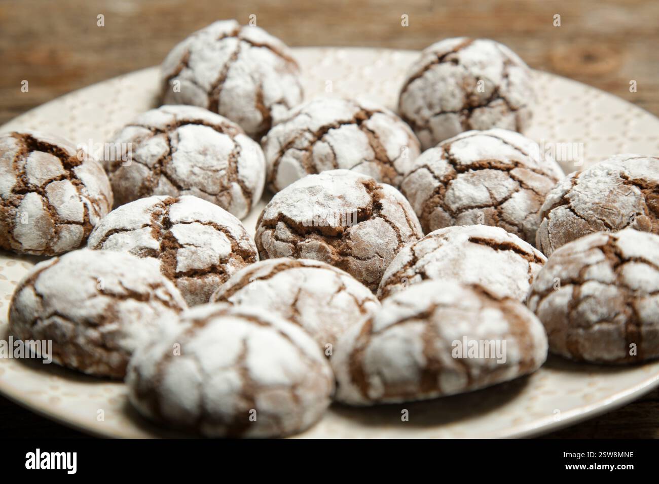 Biscuits au chocolat rustiques Cool Whip avec sucre en poudre Banque D'Images