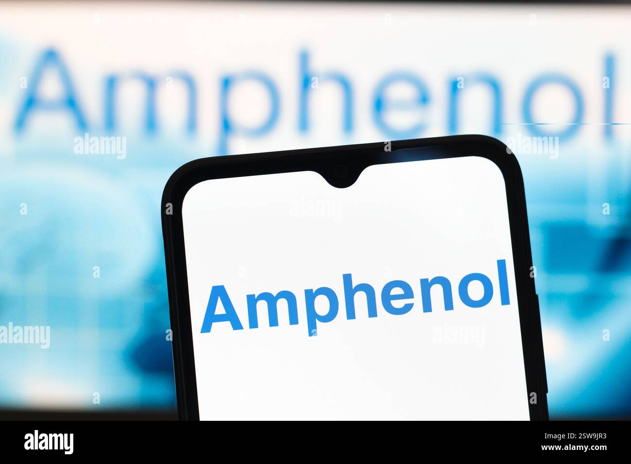 Canada. 20 février 2025. Dans cette illustration photo, le logo Amphenol Corporation est affiché sur l'écran d'un smartphone. (Crédit image : © Thomas Fuller/SOPA images via ZUMA Press Wire) USAGE ÉDITORIAL SEULEMENT ! Non destiné à UN USAGE commercial ! Banque D'Images