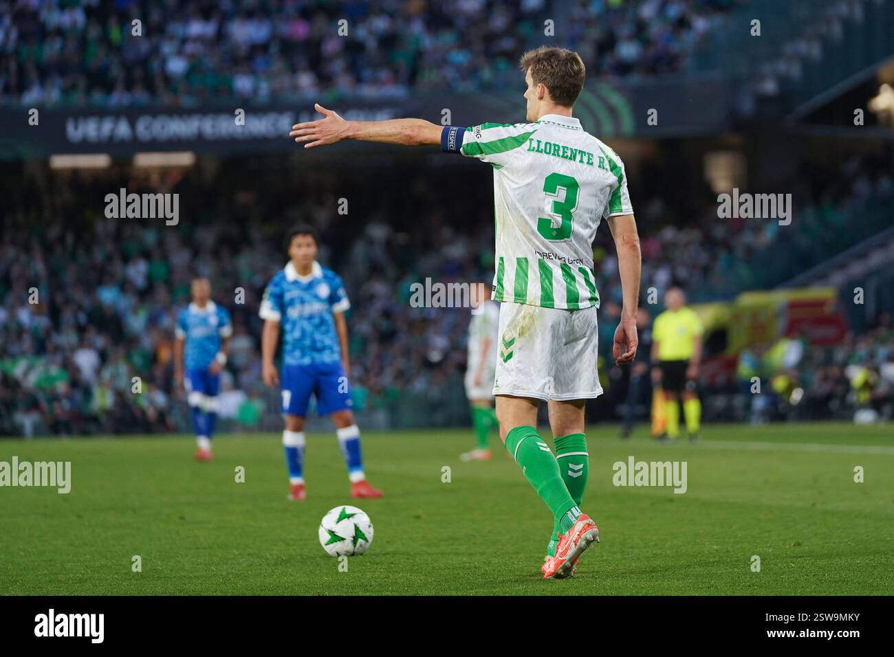 Diego Llorente (Real Betis) lors du match de l'UEFA Conference League entre Real Betis et KAA Gent, à Benito Villamarin le 20 février 2025 à Séville, Banque D'Images