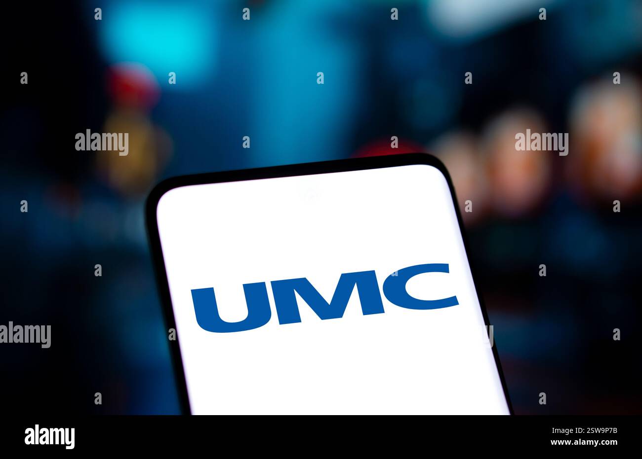 Dhaka, Bangladesh- 05 novembre 2024 : le logo de United Microelectronics Corporation (UMC) est affiché sur le smartphone. Banque D'Images