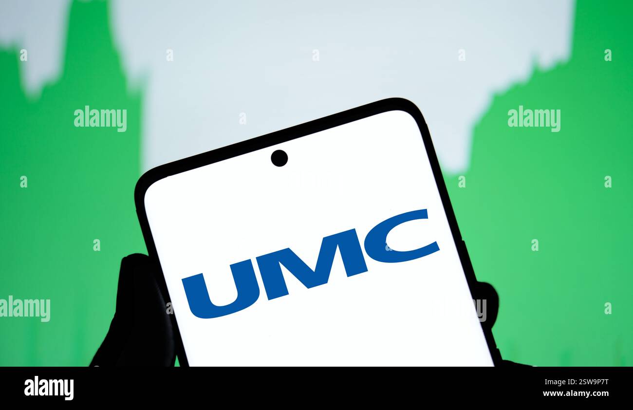 Dhaka, Bangladesh- 05 novembre 2024 : le logo de United Microelectronics Corporation (UMC) est affiché sur le smartphone. Banque D'Images
